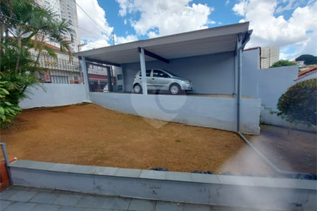 CASA TÉRREA À VENDA NA MOOCA - COM PORTEIRA FECHADA.