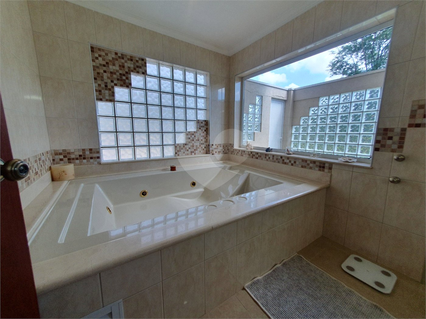 Casa à venda com 5 suítes no condomínio Vila Hípica I, Vinhedo - SP