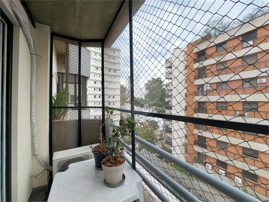 Apartamento à venda com 3 quartos, sendo 1 suíte, em Real Parque, São Paulo, SP
