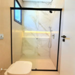 Casa térrea com 3 suítes no Condomínio Residencial Viena em Indaiatuba-SP - Acabamento de alto padrão - R$ 1.690.000,00 - AT 250 m² - AC 158 m² - 3 suítes,, sendo 1 suíte master com closet - Sala para dois ambientes (estar e jantar) - Cozinha planejada com ilha cooktop, forno elétrico e micro-ondas,