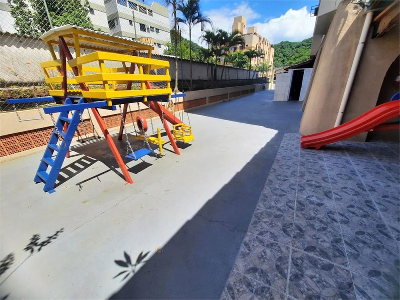 Apartamento com 2 dormitórios à venda, 65 m² por R$ 424.000,00 - Vila Júlia - Guarujá/SP