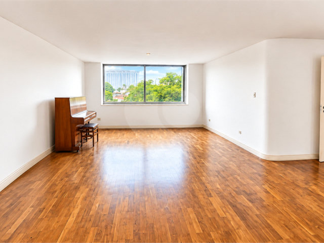 Apartamento à venda com 4 quartos, sendo 1 suíte,  em Alto da Boa Vista, São Paulo, SP