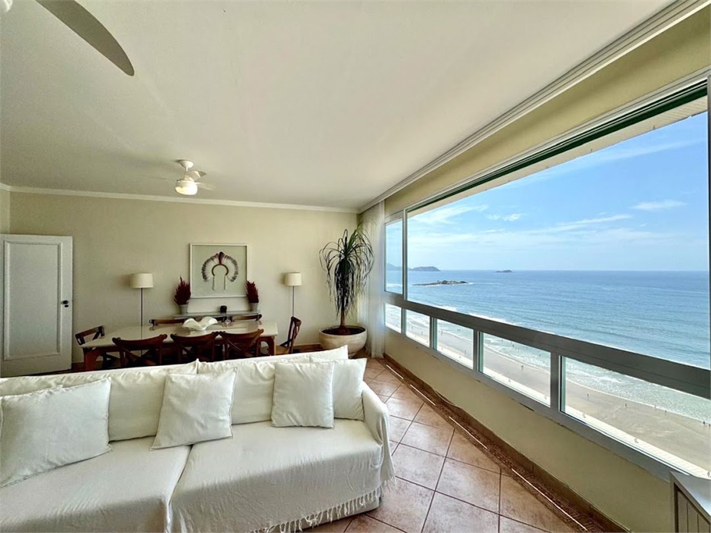Apartamento Residencial à venda, Pitangueiras, Guarujá - AP0768.