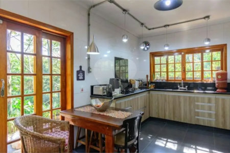Casa à venda com 4 quartos, sendo 2 suítes,  em Granja Viana, Cotia, SP