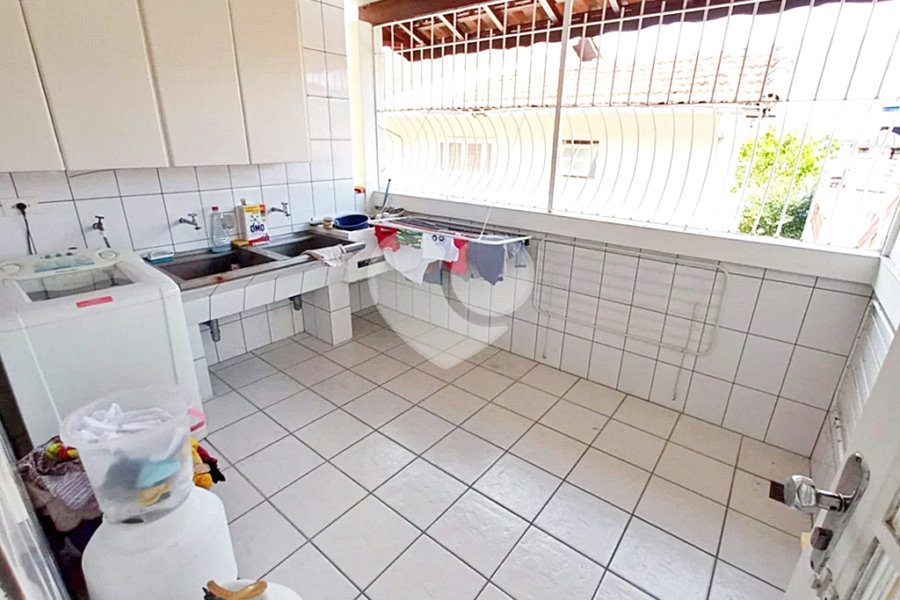 Casa Santa Teresinha | 4 Suítes | 280m² | 3 Vagas | Excelente Localização