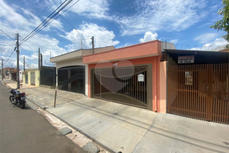 Casa térrea no Jardim Beatriz.
