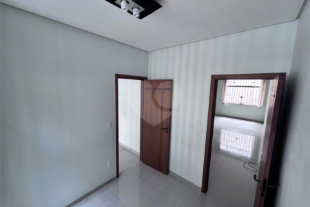 Prédio Comercial de Alto Padrão - 253m², 5 Salas, 5 banheiros , 3 Vagas , à venda na Moóca