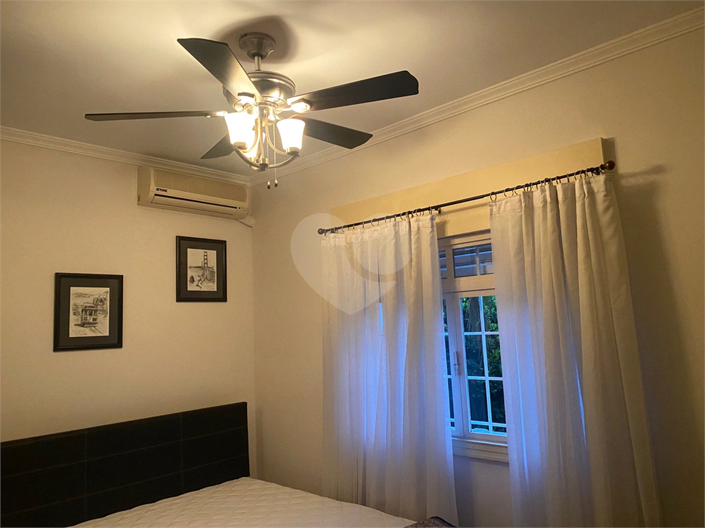 Casa à venda com 4 suítes em Granja Julieta, São Paulo, SP