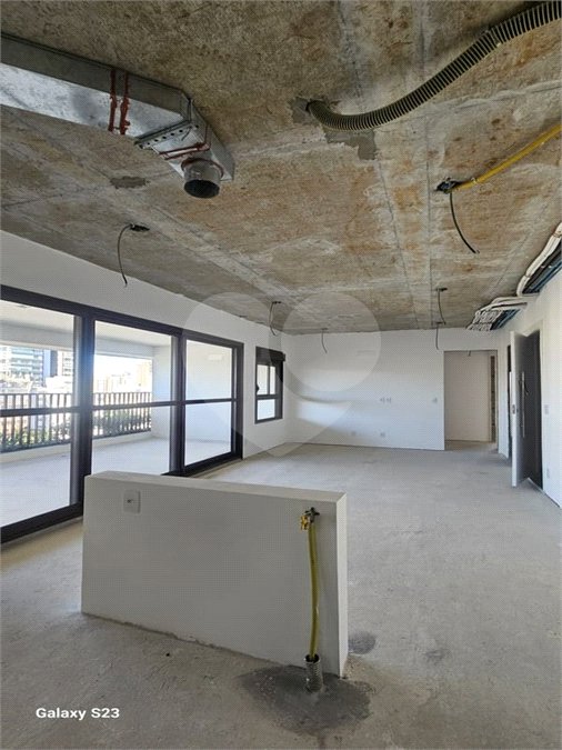 Apartamento à venda com 3 quartos, sendo 1 suíte,  em Pinheiros, São Paulo, SP