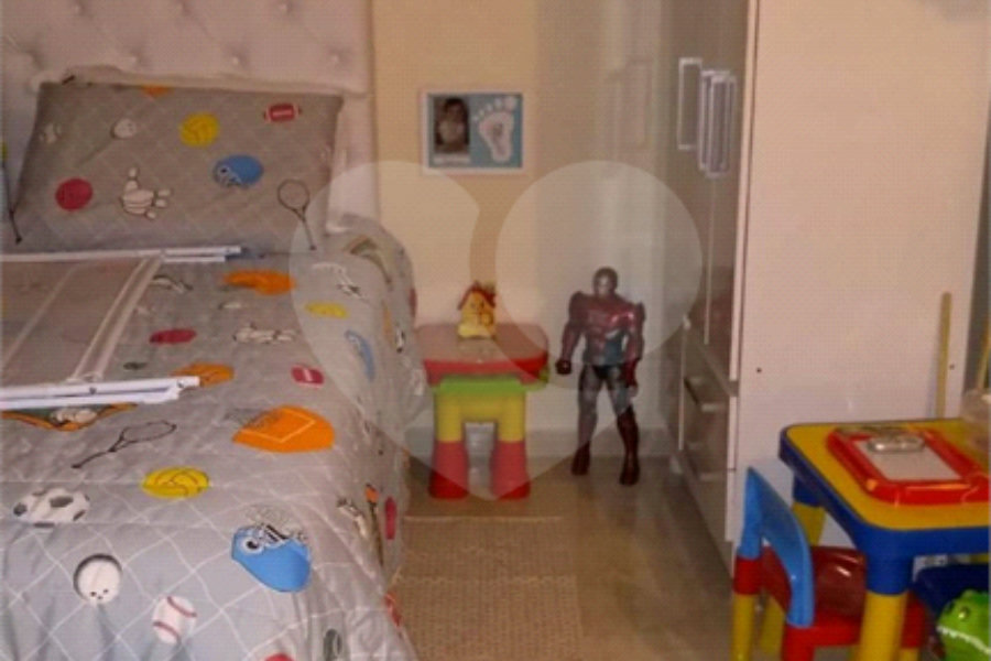 Casa à venda com 5 quartos, sendo 4 suítes, no condomínio Village St. Louis, São Paulo - SP