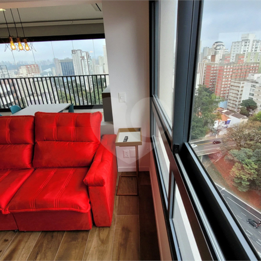 Apartamento de 2 quartos mobiliado à venda no Paraíso