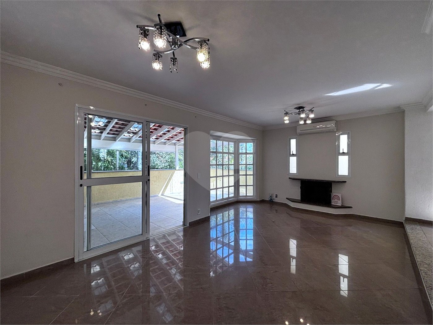 Sobrado à venda com 3 quartos, sendo 1 suíte, no condomínio Villagio da Granja, Cotia - SP