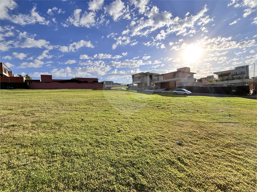 Terreno à venda no condomínio Villa dos Pinheiros, Indaiatuba - SP