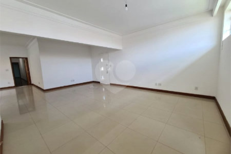 Casa à venda com 3 dormitórios, sendo 1 suite e ampla área de lazer no Jardim Brasil