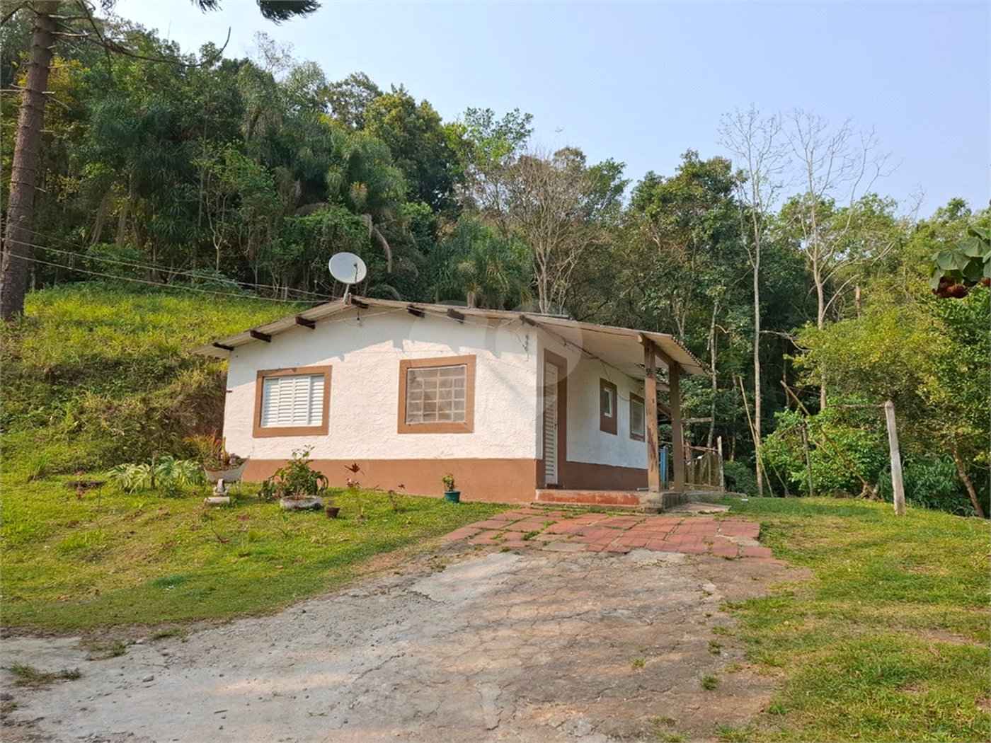 Sítio à venda com 3 quartos, sendo 1 suíte, em Bairro do Cambará, São Roque, SP