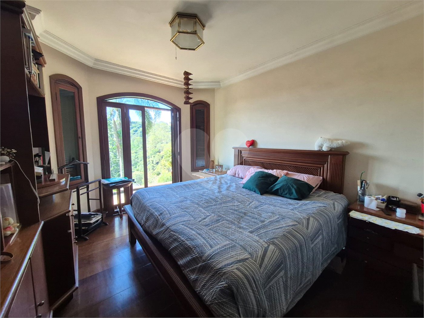 Casa à venda com 3 quartos, sendo 4 suítes, no condomínio Alpes da Cantareira, Mairiporã - SP