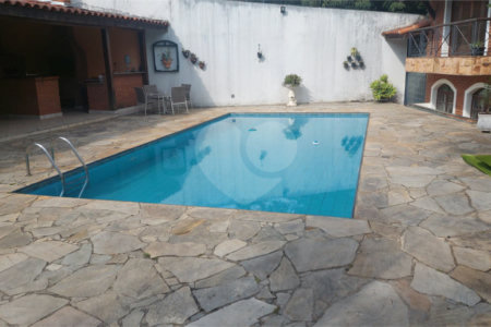 Casa à venda ou para alugar com 5 quartos, sendo 1 suíte, em Cumbari, Mairiporã, SP