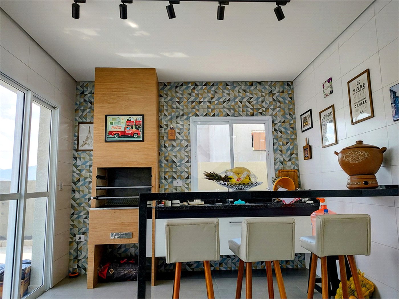 Casa à venda com 3 suítes no condomínio Residencial Alto da Floresta, Bom Jesus dos Perdões - SP