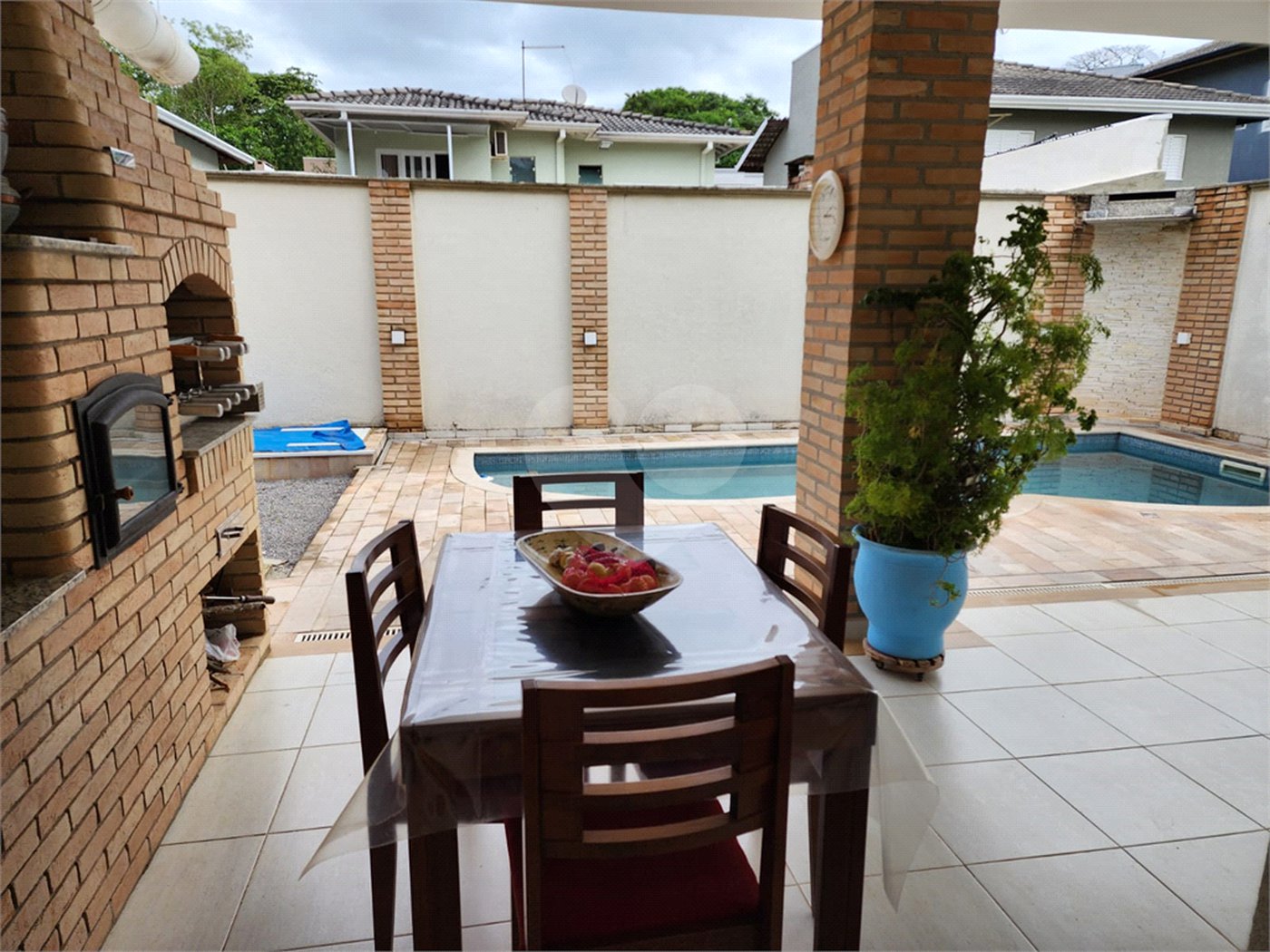 Casa à venda com 4 suítes no condomínio Pedra Grande, Atibaia - SP