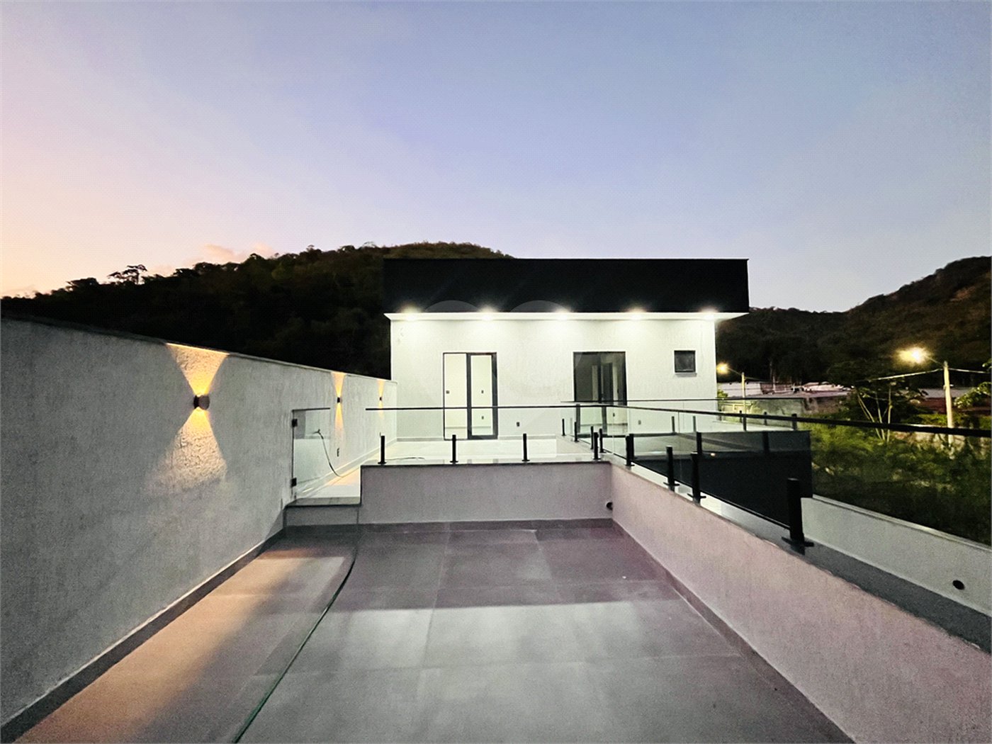 Casa à venda com 3 quartos, sendo 1 suíte, no condomínio Vale dos Sonhos 2, Rio de Janeiro - RJ