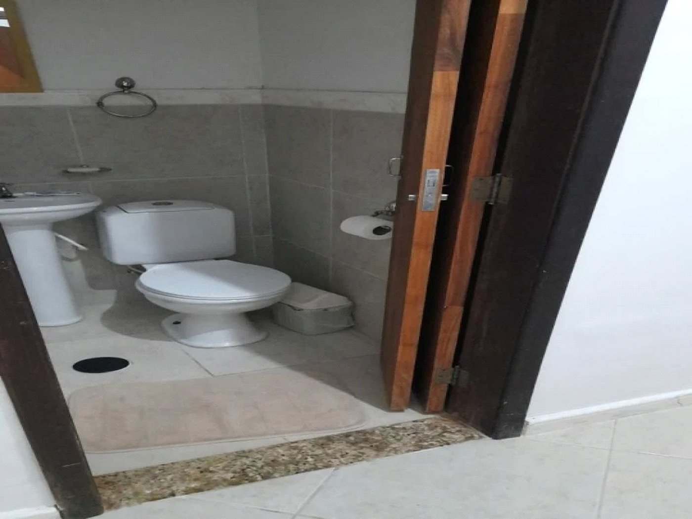 Casa à venda com 4 quartos, sendo 1 suíte, em City Bussocaba, Osasco, SP