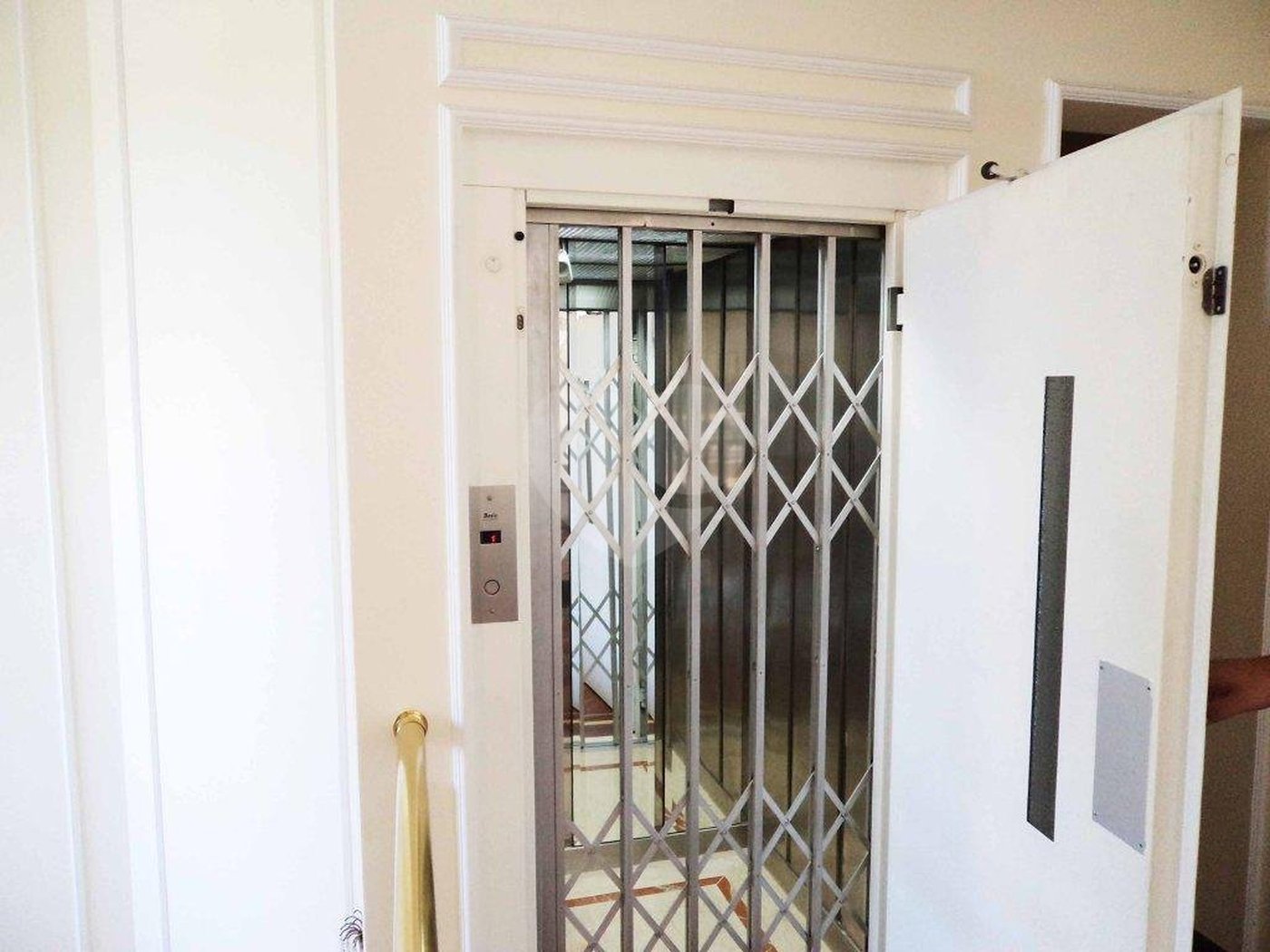Casa à venda com 5 suítes em Jardim Leonor, São Paulo, SP
