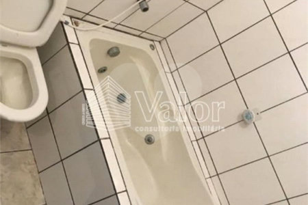 Casa Sobrado com piso cerâmico, com 3 dormitórios no Jardim Ricetti