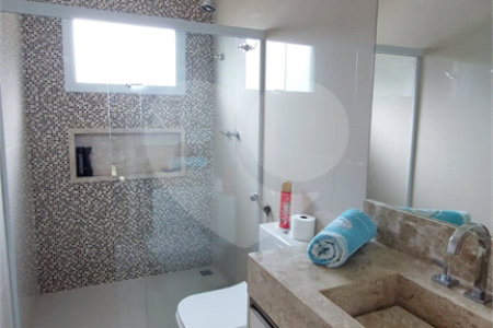 Casa à venda com 4 suítes no condomínio Figueira Garden, Atibaia - SP