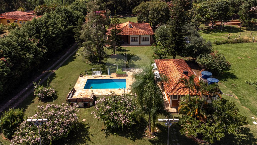Chácara à venda com 5 quartos, sendo 2 suítes, em Vila São João, Sarapuí, SP