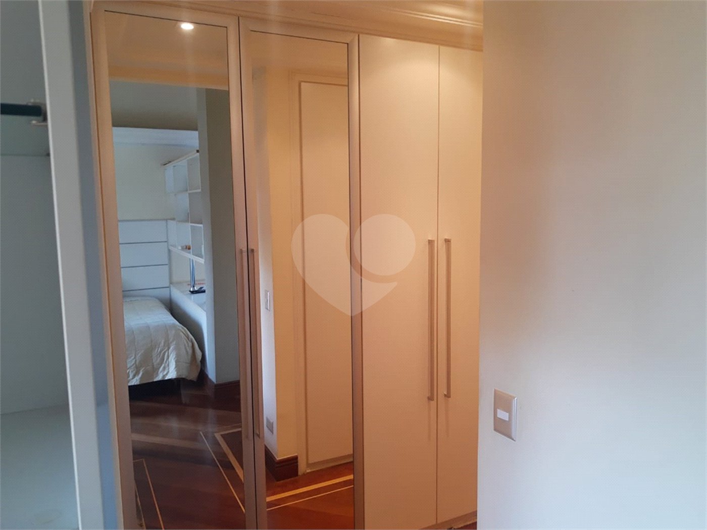Casa à venda com 5 suítes em Jardim Leonor, São Paulo, SP