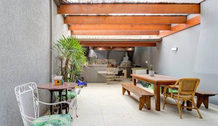 Casa à venda com 4 quartos, sendo 2 suítes, no condomínio Vila dos Ipês, São Paulo - SP