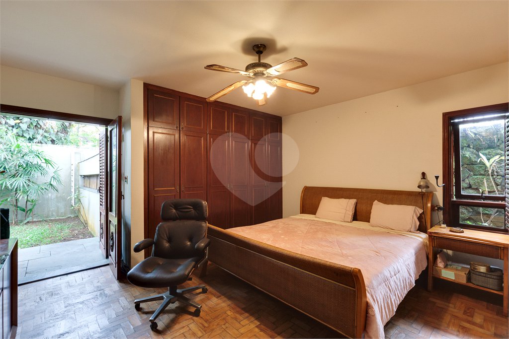 Casa Térrea à venda com 4 quartos, sendo 2 suítes, em Alto da Boa Vista, São Paulo, SP