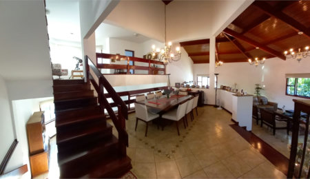 Casa à venda com 4 quartos, sendo 1 suíte,  no condomínio Vale do Itamaracá, Valinhos - SP