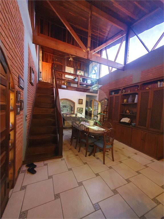 Casa à venda com 4 quartos, sendo 2 suítes,  no condomínio Vinhas da Vista Alegre - Lado Café, Vinhedo - SP