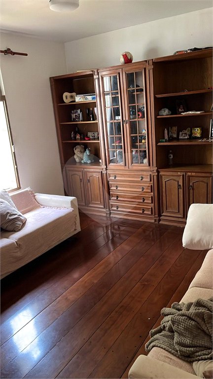 Sobrado à venda com 4 quartos, sendo 1 suíte, no Centro, Araraquara, SP