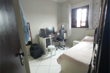 Sobrado à venda com 3 quartos, sendo 1 suíte,  em Vila Bernadotti, Mogi das Cruzes, SP