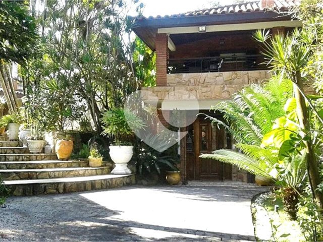 Casa à venda com 4 quartos, sendo 1 suíte,  no condomínio Associação Reserva das Hortênsias, Mairiporã - SP