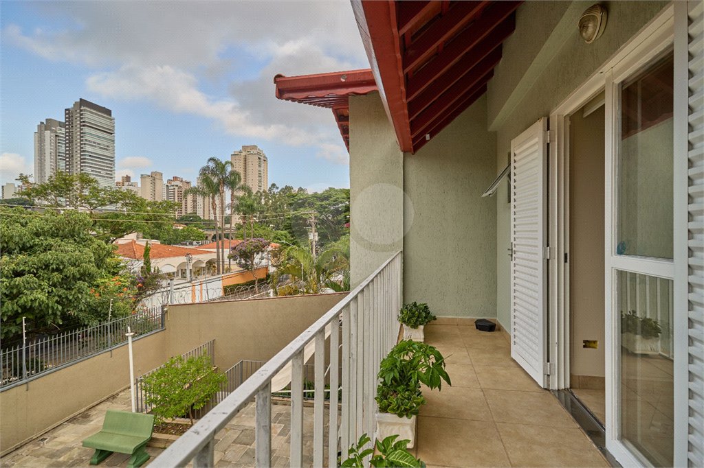 Sobrado à venda com 4 quartos, sendo 1 suíte, em Brooklin Velho, São Paulo, SP
