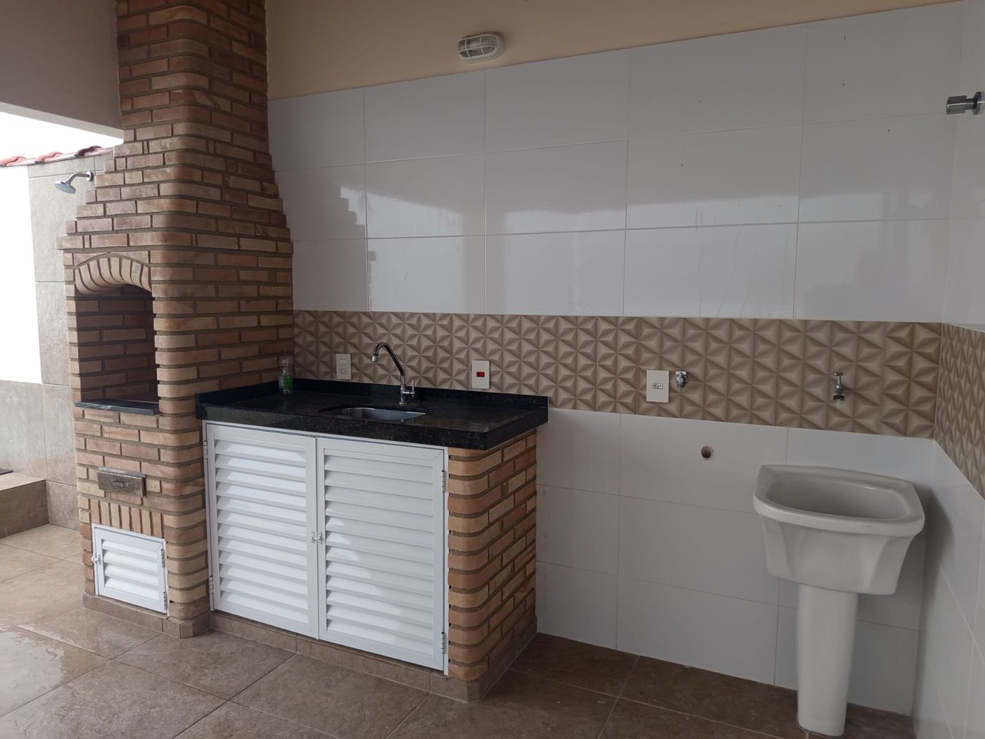 🌊✨ Oportunidade Única na Praia Grande – Casa Nova com Piscina a Apenas 390m do Mar! ✨🌊