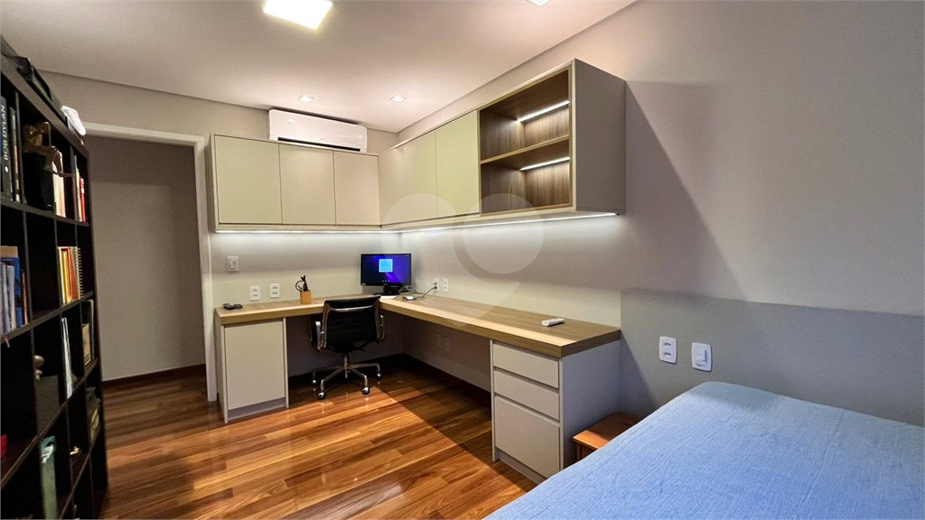 Apartamento de 176 m2 com 4 dormitórios sendo 3 suítes com 3 vagsa Condomínio Dolce Vita Avenida Lacerda Franco ,Cambuci -São Paulo