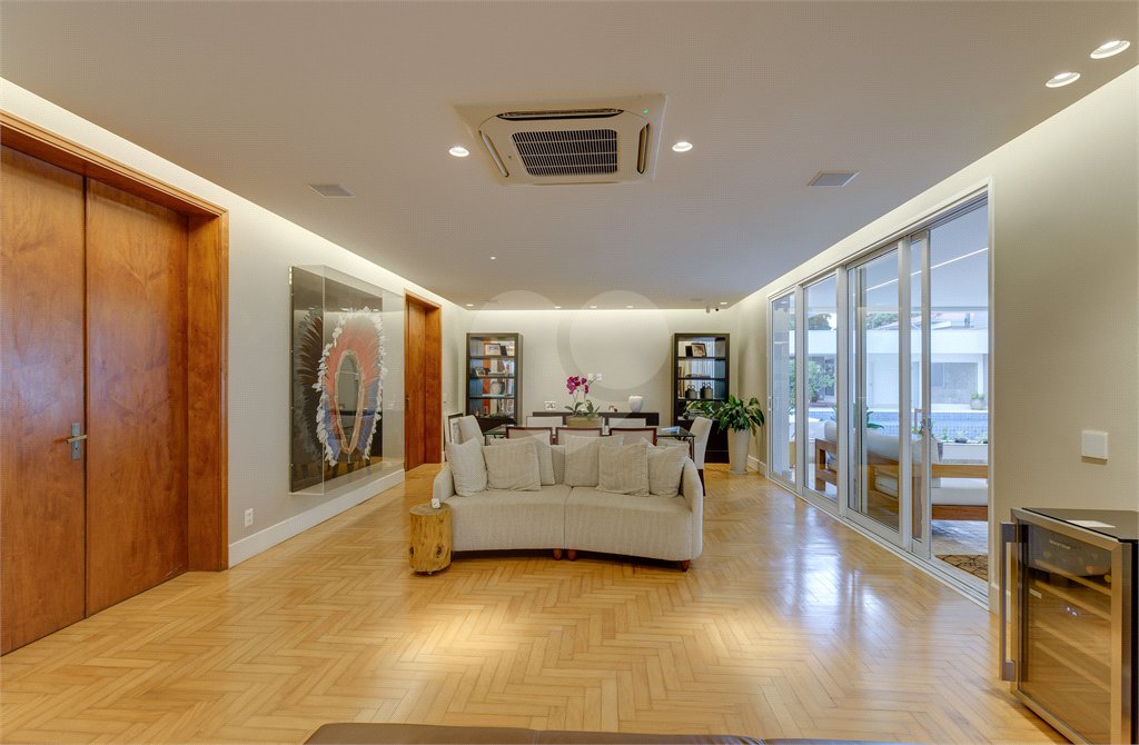Casa Térrea à venda ou para alugar com 4 suítes em Alto da Boa Vista, São Paulo, SP