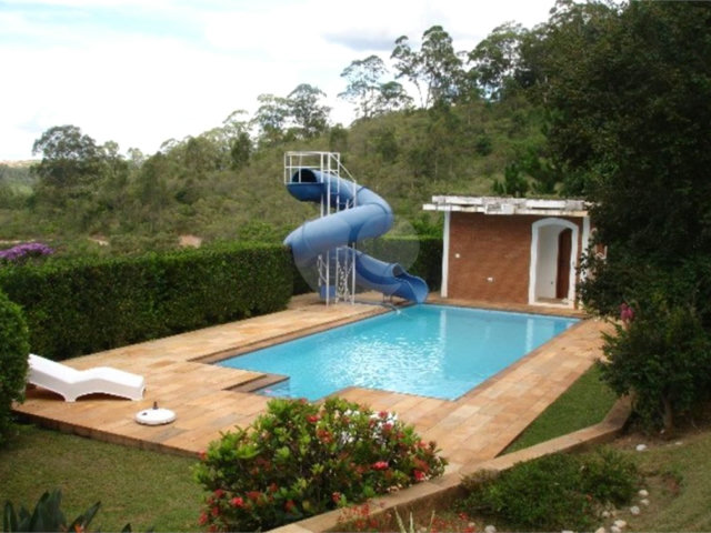 Chácara à venda com 6 quartos, sendo 2 suítes,  no Centro, Serra Negra, SP