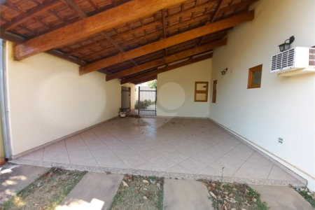 Casa Térrea no Condomínio Damha I,