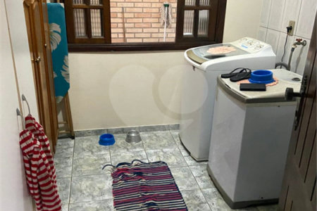 Sobrado à venda com 3 quartos, sendo 1 suíte,  em Vila Suissa, Mogi das Cruzes, SP