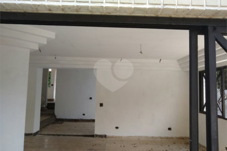 Sobrado à venda com 4 quartos, sendo 3 suítes,  em Morumbi, São Paulo, SP