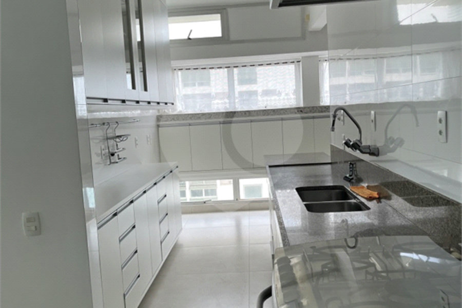 Apartamento à venda ou para alugar com 3 quartos, sendo 1 suíte, em Enseada, Guarujá, SP