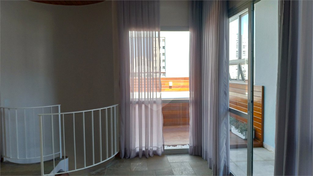 Cobertura à venda com 4 quartos, sendo 3 suítes,  em Vila Andrade, São Paulo, SP