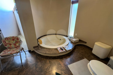 Casa à venda com 7 quartos, sendo 3 suítes,  em Jardim Colombo, Itapetininga, SP