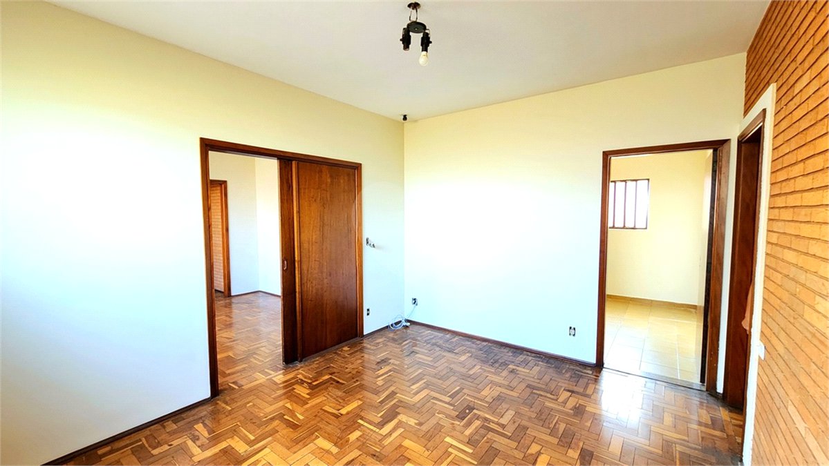 Casa à venda com 3 quartos, sendo 1 suíte, no Centro, Araraquara, SP