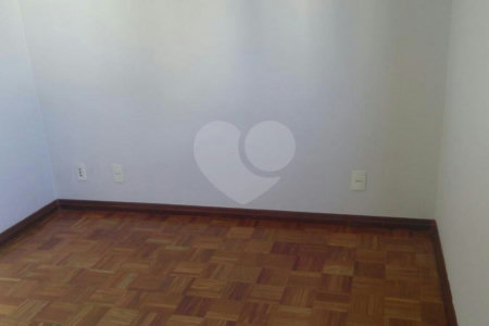 Apartamento à venda com 3 quartos, sendo 1 suíte,  em Campo Belo, São Paulo, SP